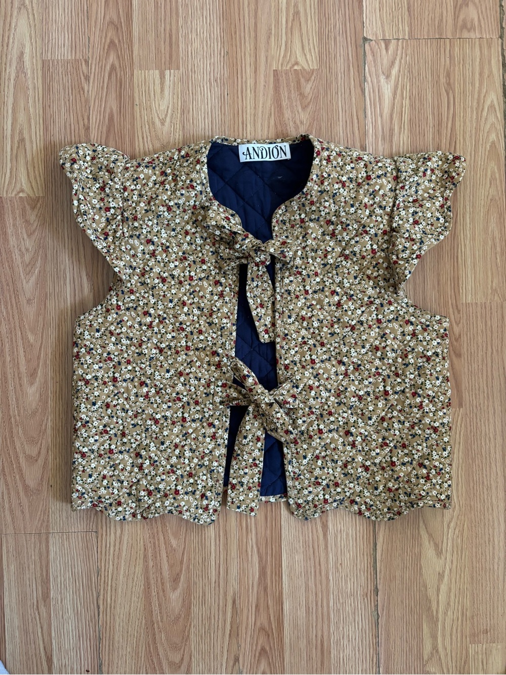 ANDION Floral Tie-Front Crop Top in Tan